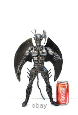 Sculpture en métal scrap Devilman Objet de décoration intérieure Cadeaux de Noël uniques