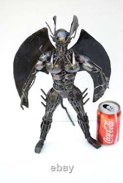 Sculpture en métal scrap Devilman Objet de décoration intérieure Cadeaux de Noël uniques