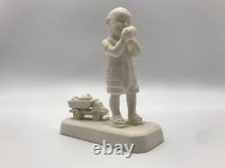 Sculpture en porcelaine de petit garçon unique en son genre, faite à la main, édition limitée