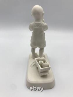 Sculpture en porcelaine de petit garçon unique en son genre, faite à la main, édition limitée