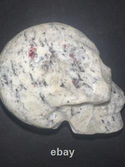 Skull Amandine Garnet & Pyrite Unique en son genre. 1,3 livres