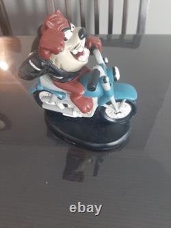 Statue Warner Bros Offerte Unique en Son Genre Super Exclusive