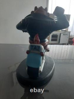 Statue Warner Bros Offerte Unique en Son Genre Super Exclusive