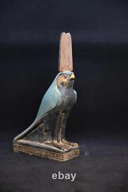 Statue antique unique de faucon du dieu égyptien Horus