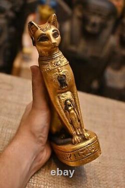 Statue antique unique de la déesse de la beauté Bastet