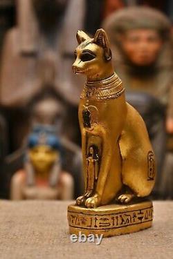 Statue antique unique de la déesse de la beauté Bastet
