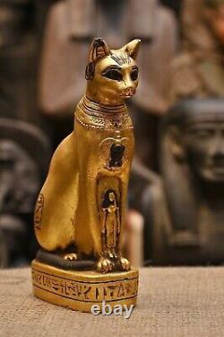 Statue antique unique de la déesse de la beauté Bastet