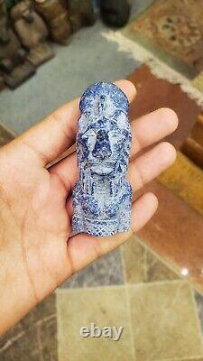 Statue unique de la déesse égyptienne Sekhmet en pierre de Lapis lazuli pur