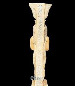 Statue unique de la reine HATSHEPSUT portant le disque solaire de la déesse Hathor