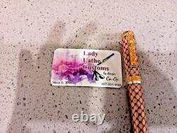 Stylo Plume Oriental en Bois Sculpté, Unique en Son Genre. Fabriqué avec des Strass.