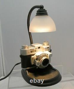 UNE PIÈCE UNIQUE - 10 Lampe de bureau en fer forgé noir Appareil photo Kodak Rangefinder 35mm
