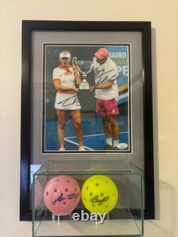 UNIQUE EN SON GENRE Photo signée de Ben Johns et Anna Leigh Waters et balles de pickleball
