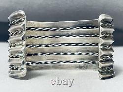Un D'un Style Vintage Navajo Sterling Bracelet En Argent