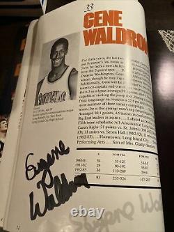 Un Des Genres 1983/84 Signé Syracuse Orange Basketball Yearbook Pearl +