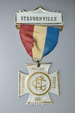 Un Insigne Souvenir De Woman's Relief Corps Encampment