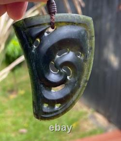Un Pounamu Tangiwai Vert Profond Nz Unique Sculpté Maoris Rei Niho