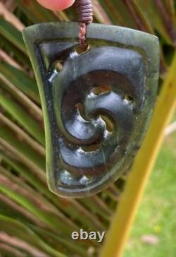 Un Pounamu Tangiwai Vert Profond Nz Unique Sculpté Maoris Rei Niho