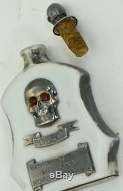 Un Seul Type Important Antique Bouteille De Crane En Verre Opale Victorien Crâne