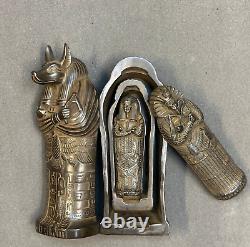 Un cercueil unique des rites funéraires pharaoniques du dieu de la mort Anubis,  avant J.C.