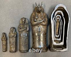 Un cercueil unique des rites funéraires pharaoniques du dieu de la mort Anubis,  avant J.C.