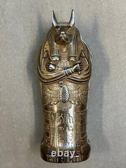 Un cercueil unique des rites funéraires pharaoniques du dieu de la mort Anubis,  avant J.C.