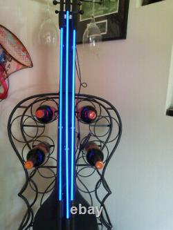Un-de-un-kind Neon Art Sculpture Double Bass Wine Rack (par Artiste)