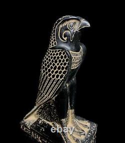 Un dieu à tête de faucon unique, HORUS Le dieu faucon du ciel