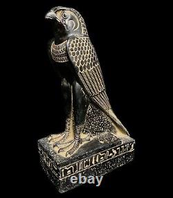 Un dieu à tête de faucon unique, HORUS Le dieu faucon du ciel