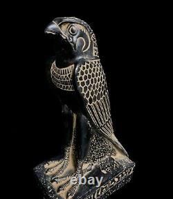 Un dieu à tête de faucon unique, HORUS Le dieu faucon du ciel