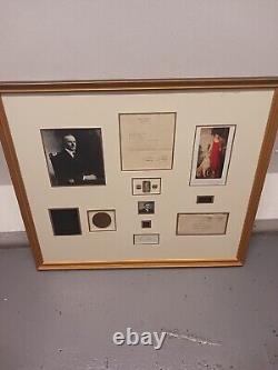 Un exemplaire unique de la vitrine d'exposition de documents signés par Calvin Coolidge