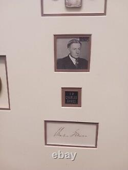 Un exemplaire unique de la vitrine d'exposition de documents signés par Calvin Coolidge