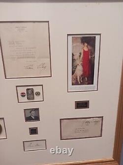 Un exemplaire unique de la vitrine d'exposition de documents signés par Calvin Coolidge