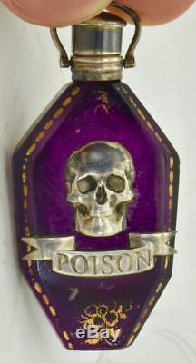 Une Bouteille De Poison Crâne C1850 En Cristal Violet Victorien. Casquette D'argent