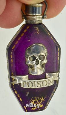 Une Bouteille De Poison Crâne C1850 En Cristal Violet Victorien. Casquette D'argent