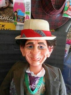 Une Des Marionnettes Du Genre Ventriloquist Dummy Doll Doctor Qui 7ème Septième