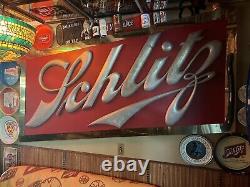 Une affiche publicitaire unique en son genre de la bière SCHLITZ, brassée à Chicago