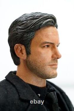 Une figurine unique sur mesure de 1/6 de Ben Affleck en tant que Bruce Wayne Batman, pas de la marque Hot Toys