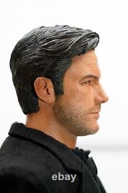 Une figurine unique sur mesure de 1/6 de Ben Affleck en tant que Bruce Wayne Batman, pas de la marque Hot Toys