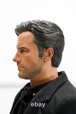 Une figurine unique sur mesure de 1/6 de Ben Affleck en tant que Bruce Wayne Batman, pas de la marque Hot Toys