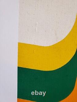 Une pièce d'art de peinture unique des années 70, rétro, du milieu du siècle dernier, avec des vagues jaunes, orange et vertes de 1977.