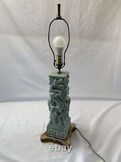 Une pièce unique - Lampe ancienne du milieu du siècle