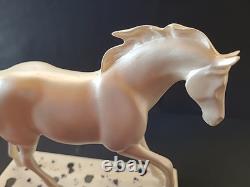Une pièce unique, parfait sentier de perles peintes de collection de poneys