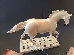 Une pièce unique, parfait sentier de perles peintes de collection de poneys