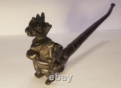 Une pipe à fumer unique faite à la main, rare et vintage représentant un griffon