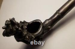 Une pipe à fumer unique faite à la main, rare et vintage représentant un griffon