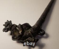 Une pipe à fumer unique faite à la main, rare et vintage représentant un griffon