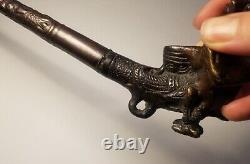Une pipe à fumer unique faite à la main, rare et vintage représentant un griffon