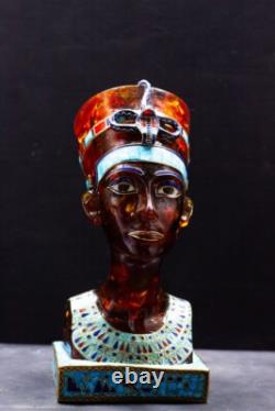 Une reine égyptienne unique en son genre : la tête de la reine Nefertiti