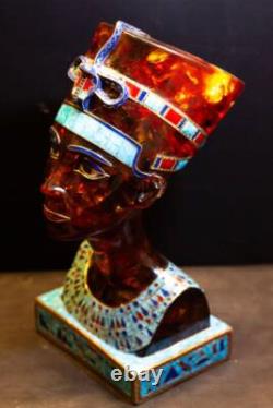 Une reine égyptienne unique en son genre : la tête de la reine Nefertiti