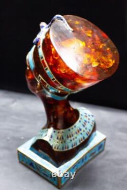 Une reine égyptienne unique en son genre : la tête de la reine Nefertiti